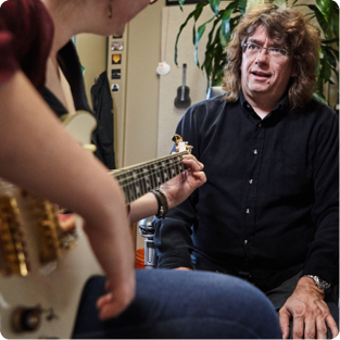 Michel, professeur de guitare